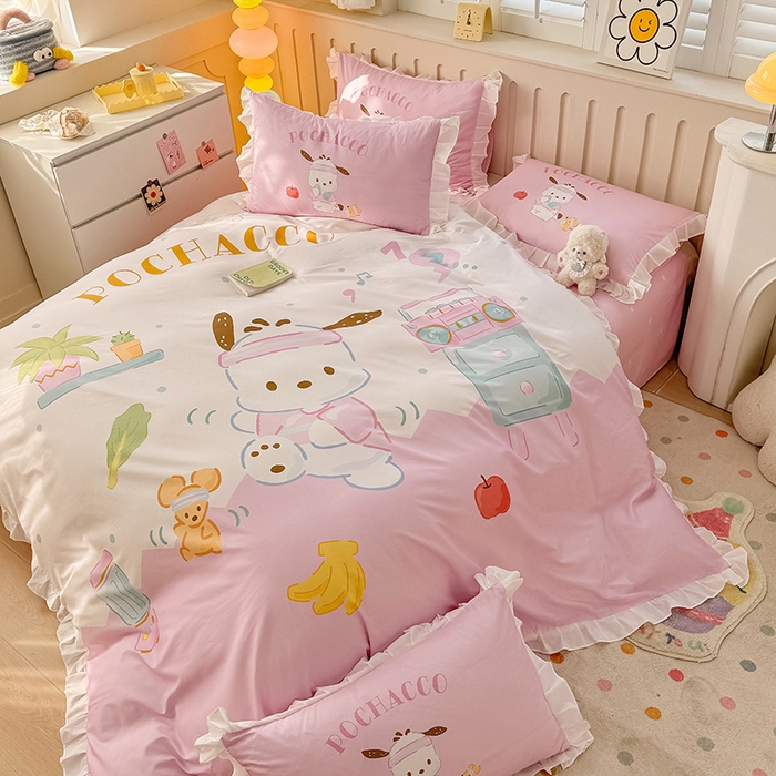 91家纺网 家纺一手货源 找家纺 玉元坊 2025新款三丽鸥白花边被套数码印花大版全棉纯棉卡通三四件套 花边款-活力帕恰狗