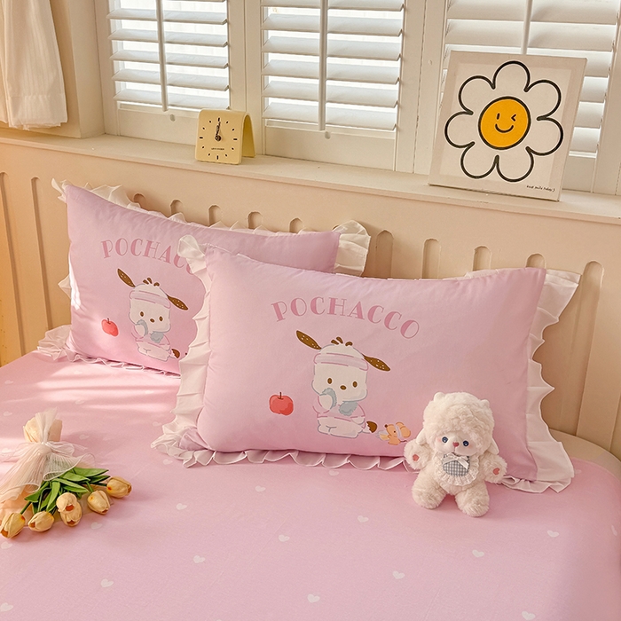 91家纺网 家纺一手货源 找家纺 玉元坊 2025新款三丽鸥白花边被套数码印花大版全棉纯棉卡通三四件套 花边款-活力帕恰狗