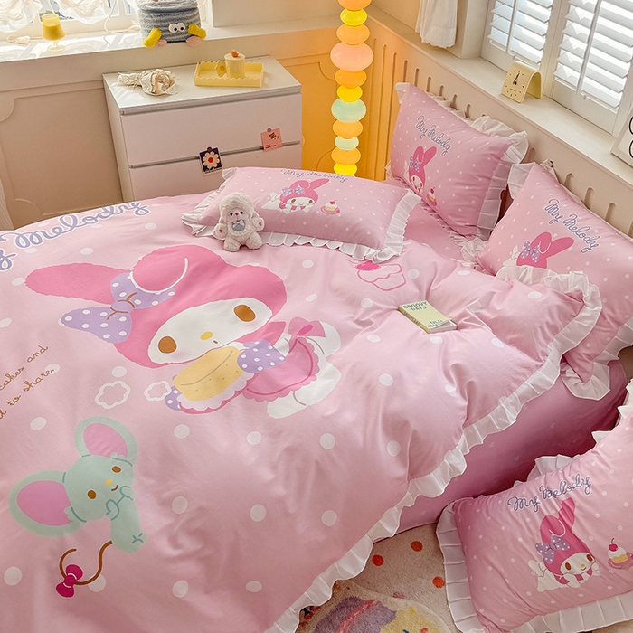 91家纺网 家纺一手货源 找家纺 玉元坊 2025新款三丽鸥白花边被套数码印花大版全棉纯棉卡通三四件套 花边款-甜品美乐蒂