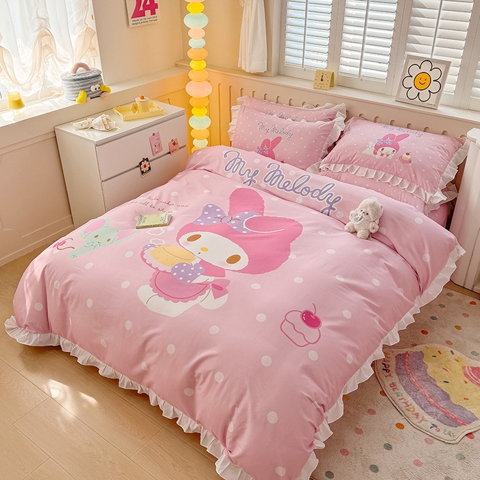 91家纺网 家纺一手货源 找家纺 玉元坊 2025新款三丽鸥白花边被套数码印花大版全棉纯棉卡通三四件套 花边款-甜品美乐蒂