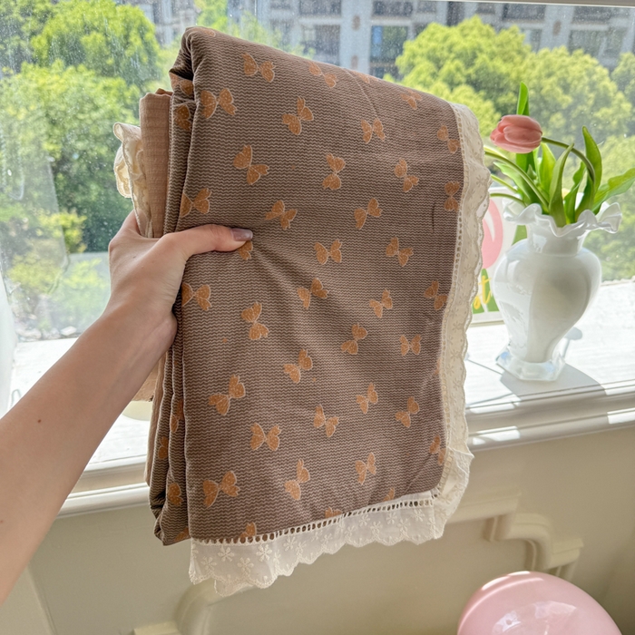 91家纺网 家纺一手货源 找家纺 贝扬思家纺 2025新款云感双层纱镂空花边套件系列 肉桂