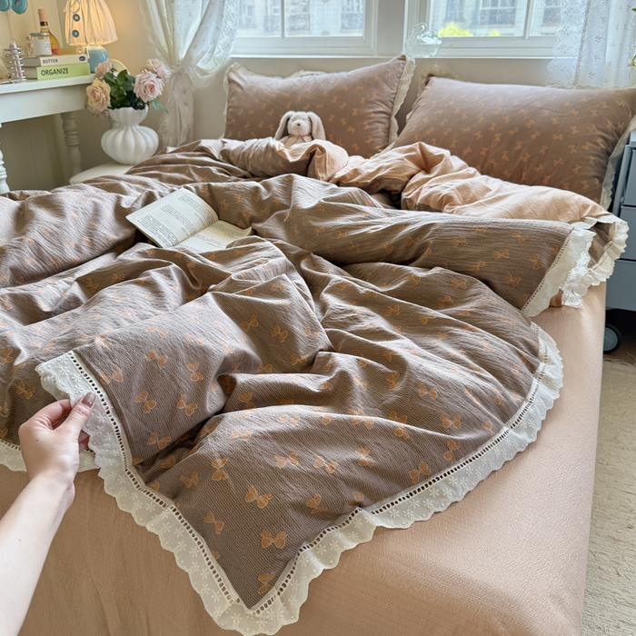 91家纺网 家纺一手货源 找家纺 贝扬思家纺 2025新款云感双层纱镂空花边套件系列 肉桂