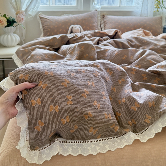 91家纺网 家纺一手货源 找家纺 贝扬思家纺 2025新款云感双层纱镂空花边套件系列 肉桂