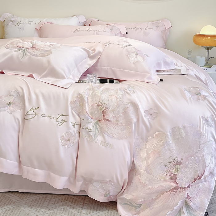 91家纺网 家纺一手货源 找家纺 2025新款轻奢A类长绒棉四件套全棉纯棉全工艺刺绣纯色床单床笠直播爆款床上用品 曼影-颜粉