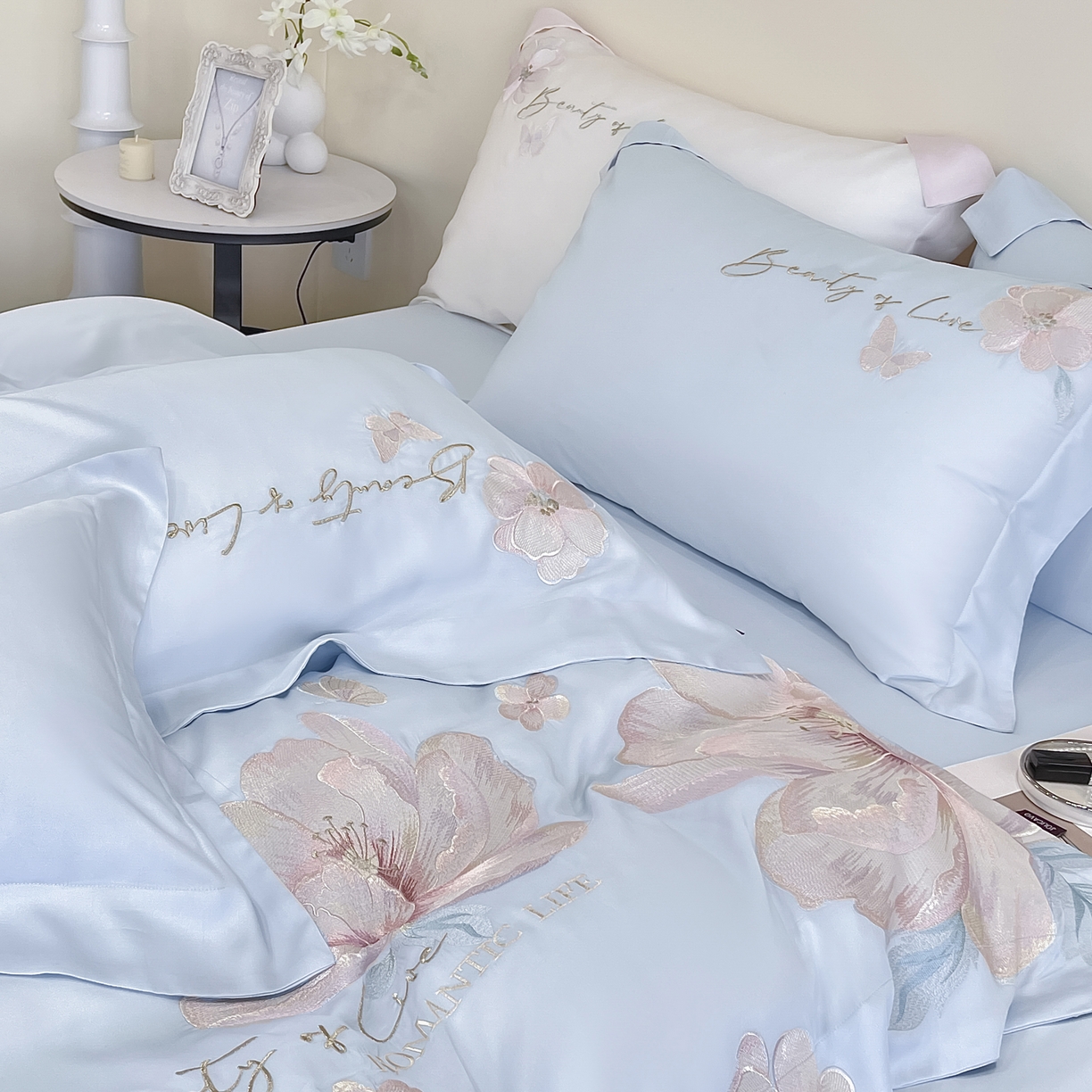 91家纺网 家纺一手货源 找家纺 2025新款轻奢A类长绒棉四件套全棉纯棉全工艺刺绣纯色床单床笠直播爆款床上用品 曼影-慕蓝