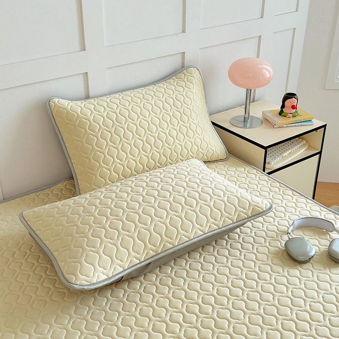 91家纺网 家纺一手货源 找家纺 三盛源 2025新款凉感丝加厚凉席夏季冰丝凉席 床席款-奶油黄