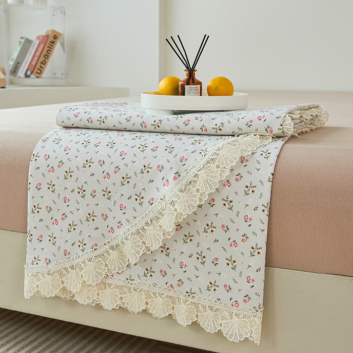 91家纺网 家纺一手货源 找家纺 义博家纺 2025新款纯棉老粗布花边款单床单 锦绣团簇