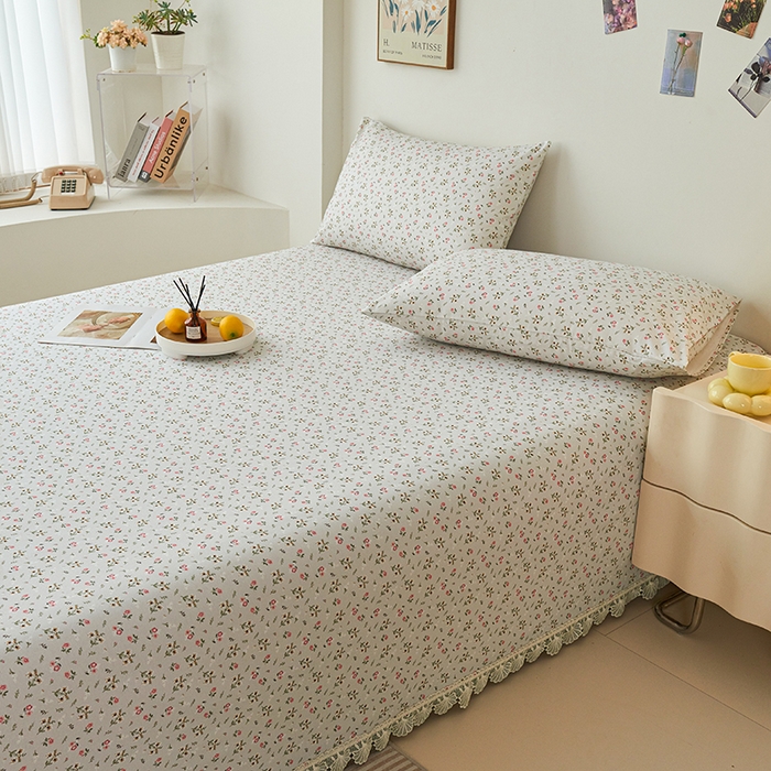 91家纺网 家纺一手货源 找家纺 义博家纺 2025新款纯棉老粗布花边款单床单 锦绣团簇