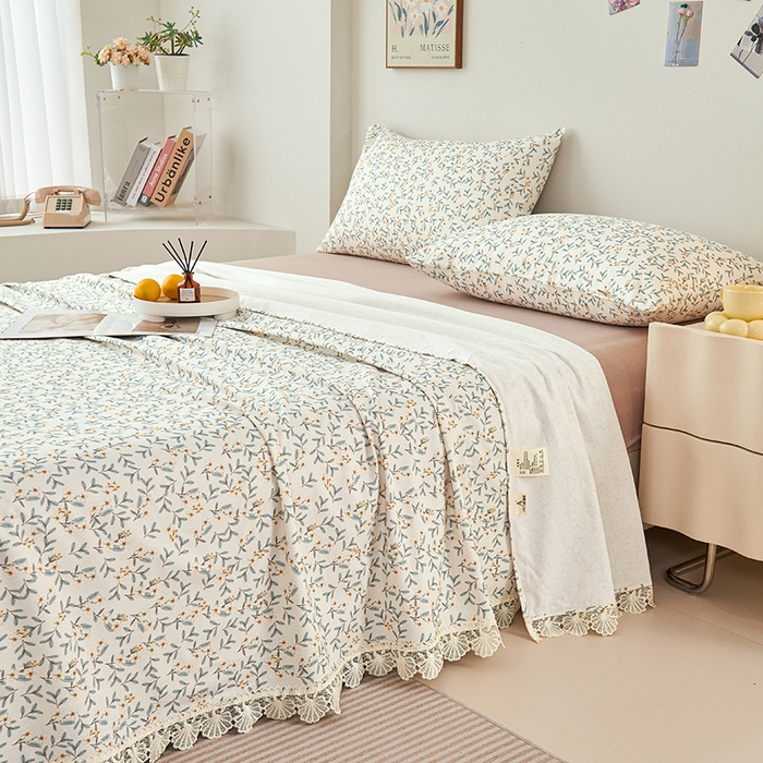 91家纺网 家纺一手货源 找家纺 义博家纺 2025新款纯棉老粗布花边款单床单 细数花语