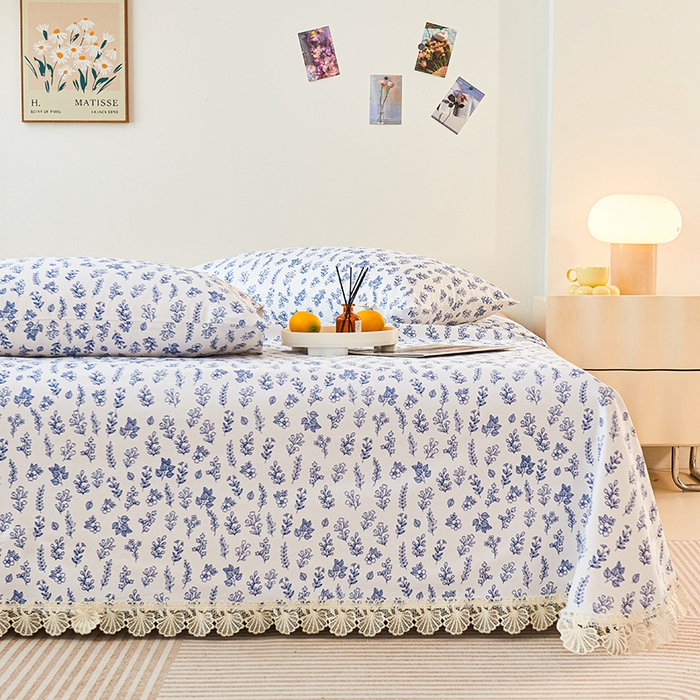 91家纺网 家纺一手货源 找家纺 义博家纺 2025新款纯棉老粗布花边款单床单 恬静花园