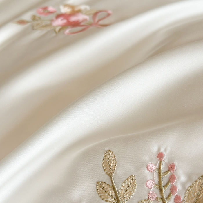 91家纺网 家纺一手货源 找家纺 帝王家纺 2025新款小清新双面水洗天丝刺绣冰丝四件套夏季床单被套-花礼 礼盒包装 白