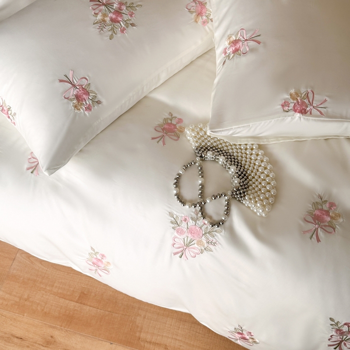 91家纺网 家纺一手货源 找家纺 帝王家纺 2025新款小清新双面水洗天丝刺绣冰丝四件套夏季床单被套-花礼 礼盒包装 白
