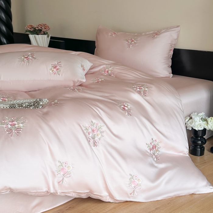 91家纺网 家纺一手货源 找家纺 帝王家纺 2025新款小清新双面水洗天丝刺绣冰丝四件套夏季床单被套-花礼 礼盒包装 粉