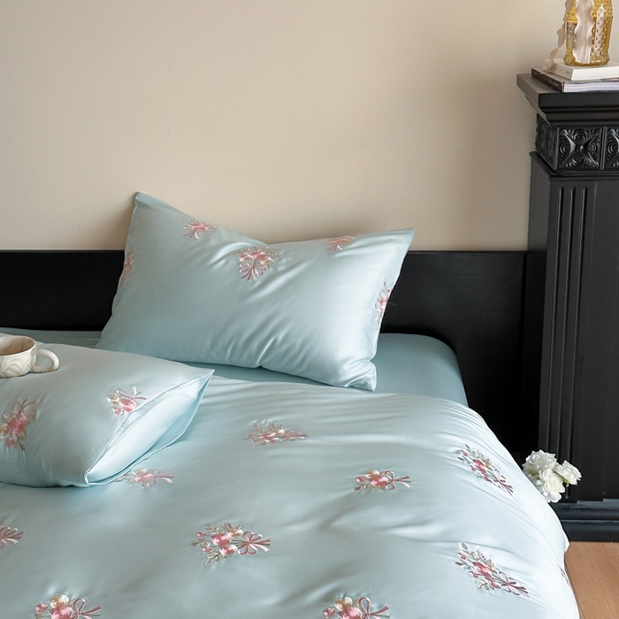 91家纺网 家纺一手货源 找家纺 帝王家纺 2025新款小清新双面水洗天丝刺绣冰丝四件套夏季床单被套-花礼 礼盒包装 青
