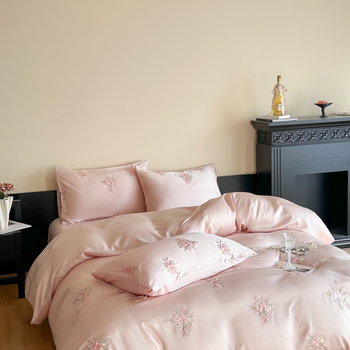 91家纺网 家纺一手货源 找家纺 帝王家纺 2025新款小清新双面水洗天丝刺绣冰丝四件套夏季床单被套-花礼 礼盒包装 粉