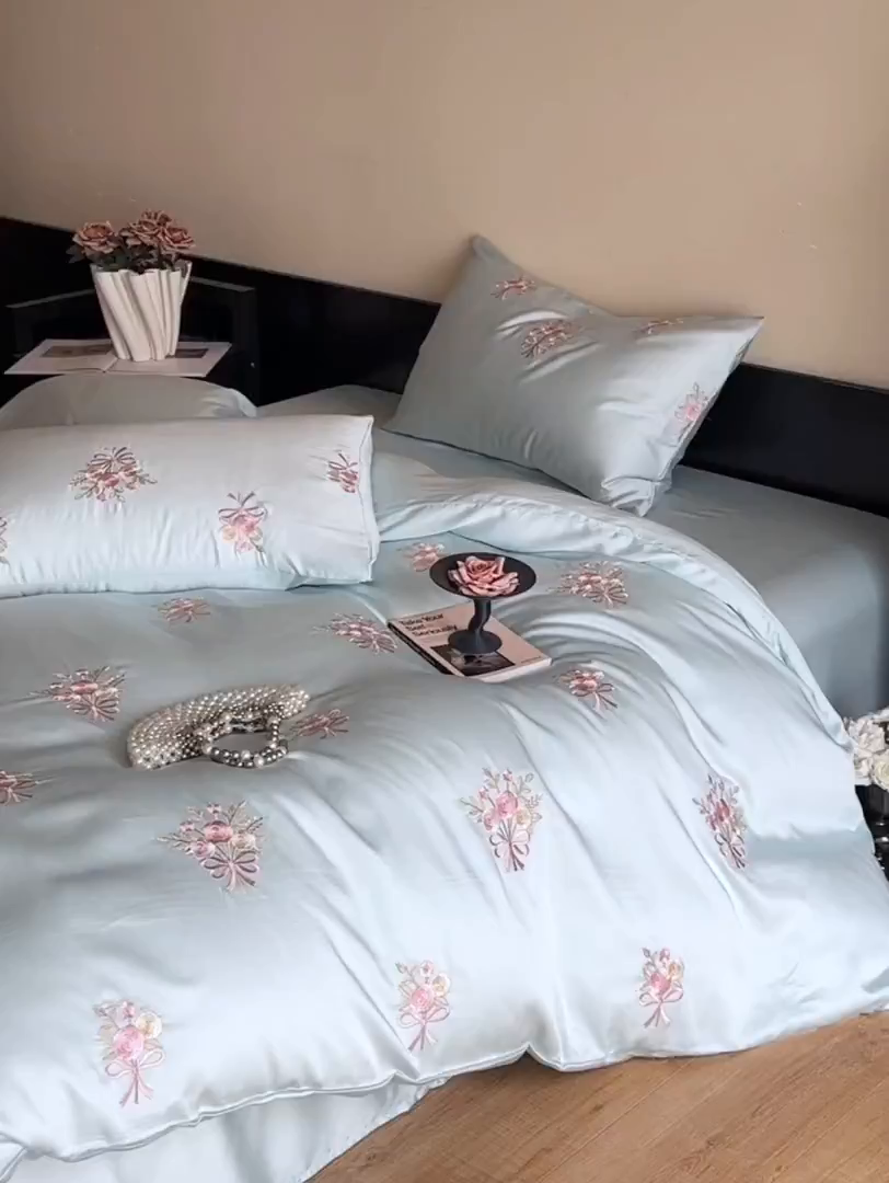 91家纺网 家纺一手货源 找家纺 （总）帝王家纺 2025新款小清新双面水洗天丝刺绣冰丝四件套夏季床单被套-花礼 礼盒包装