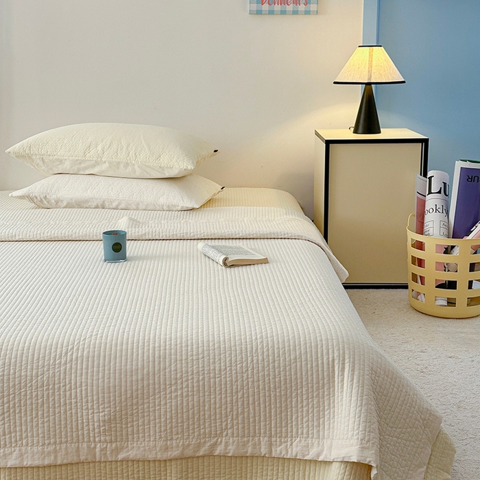 91家纺网 家纺一手货源 找家纺 期遇家居 2025新款60支床盖极简直条绗缝韩国砂洗染色双面全棉纯棉床盖 极简砂洗白