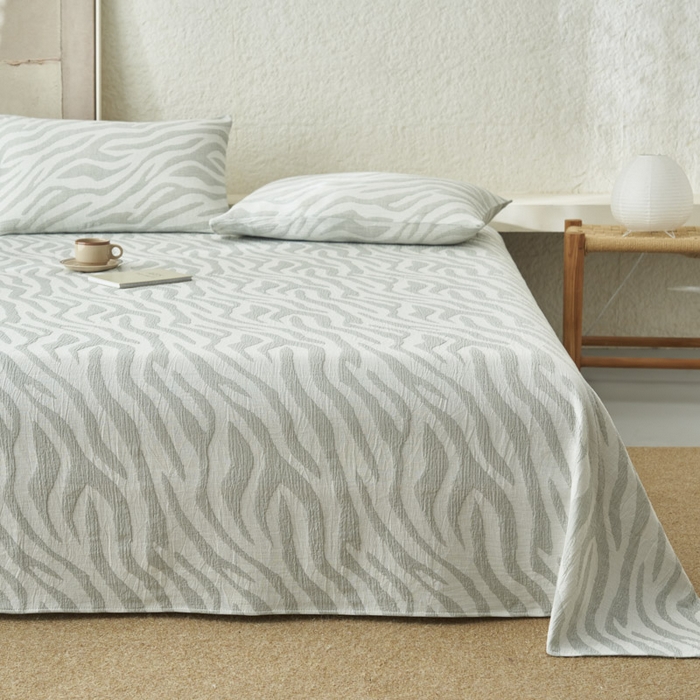 91家纺网 家纺一手货源 找家纺 早晨家纺 2025新款三层纱纯棉提花床单 斑马纹床单-浅蓝