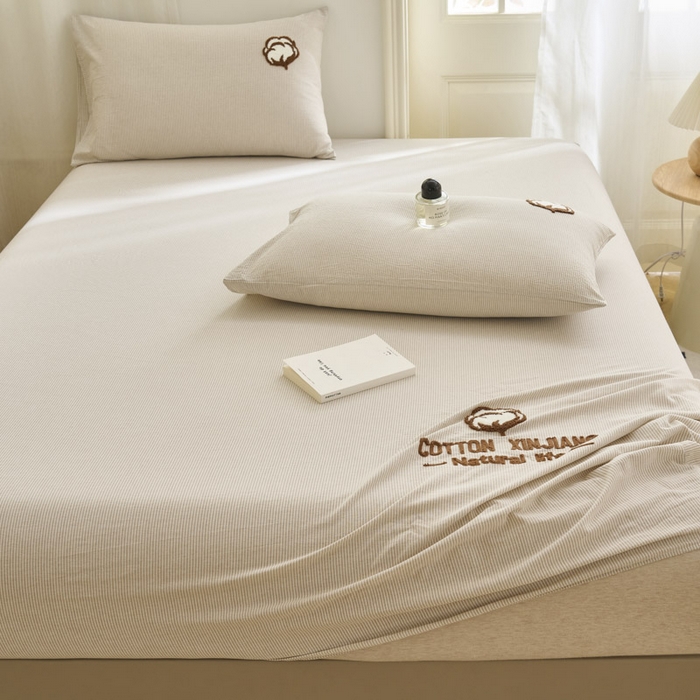 91家纺网 家纺一手货源 找家纺 早晨家纺 2025新款色织纯棉水洗棉毛巾绣床笠 流年床笠-米咖