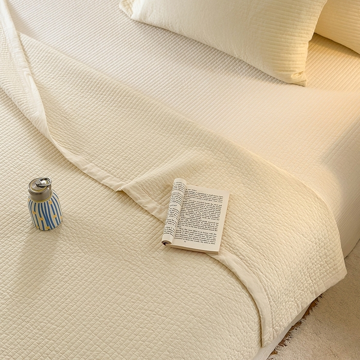 91家纺网 家纺一手货源 找家纺 期遇家居 2025新款60支床盖极简直条绗缝韩国砂洗染色双面全棉纯棉床盖 极简砂洗黄