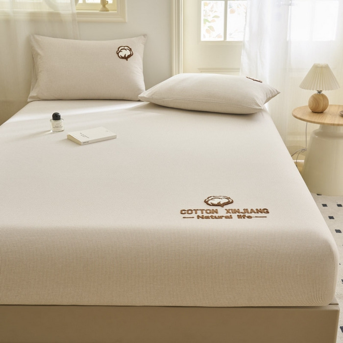 91家纺网 家纺一手货源 找家纺 早晨家纺 2025新款色织纯棉水洗棉毛巾绣床笠 流年床笠-米咖