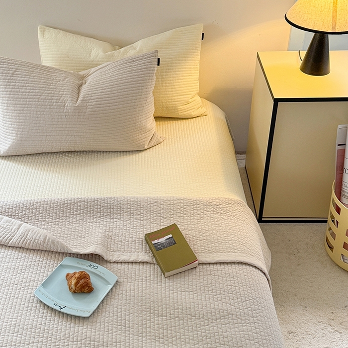 91家纺网 家纺一手货源 找家纺 期遇家居 2025新款60支床盖极简直条绗缝韩国砂洗染色双面全棉纯棉床盖 极简砂洗咖