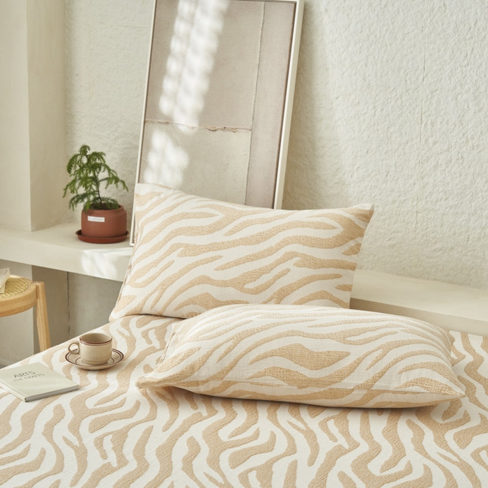 91家纺网 家纺一手货源 找家纺 早晨家纺 2025新款三层纱纯棉提花床单 斑马纹床单-驼色