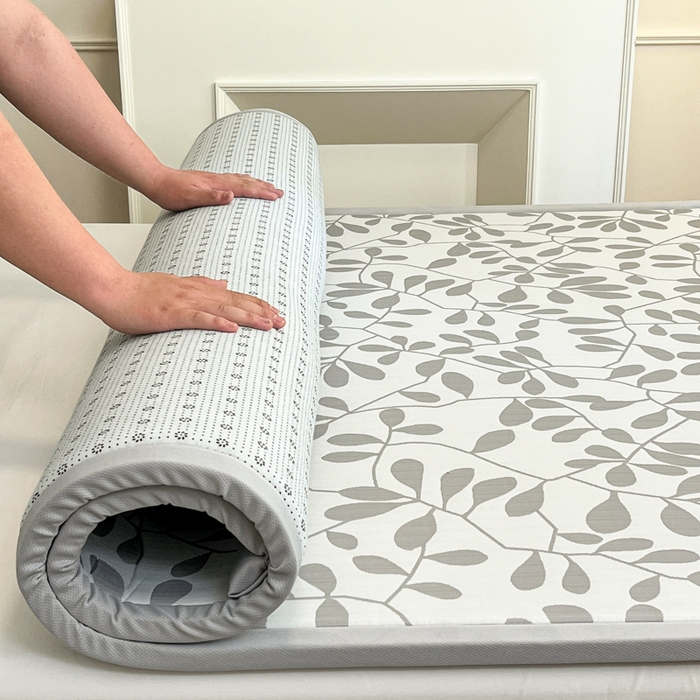 91家纺网 家纺一手货源 找家纺 宜代光年 2025新款冷凝丝提花凉席多功能地垫 凉感叶繁床垫-灰