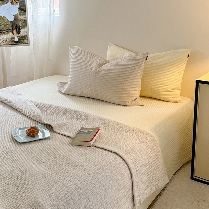 91家纺网 家纺一手货源 找家纺 期遇家居 2025新款60支床盖极简直条绗缝韩国砂洗染色双面全棉纯棉床盖 极简砂洗咖