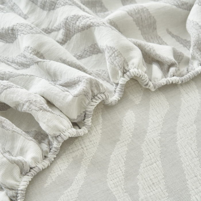 91家纺网 家纺一手货源 找家纺 早晨家纺 2025新款三层纱纯棉提花床笠 斑马纹床笠-浅灰