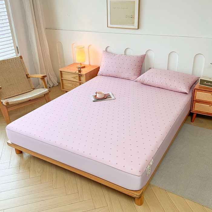 91家纺网 家纺一手货源 找家纺 笠裙家纺 2025新款进口凉感莱赛尔天丝床笠套三件套 爱心粉