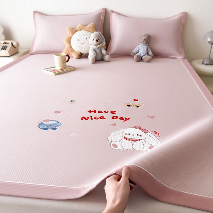 91家纺网 家纺一手货源 找家纺 九花鹿 2025新款凉感PE卡通冰丝席-凉席款 派对小兔