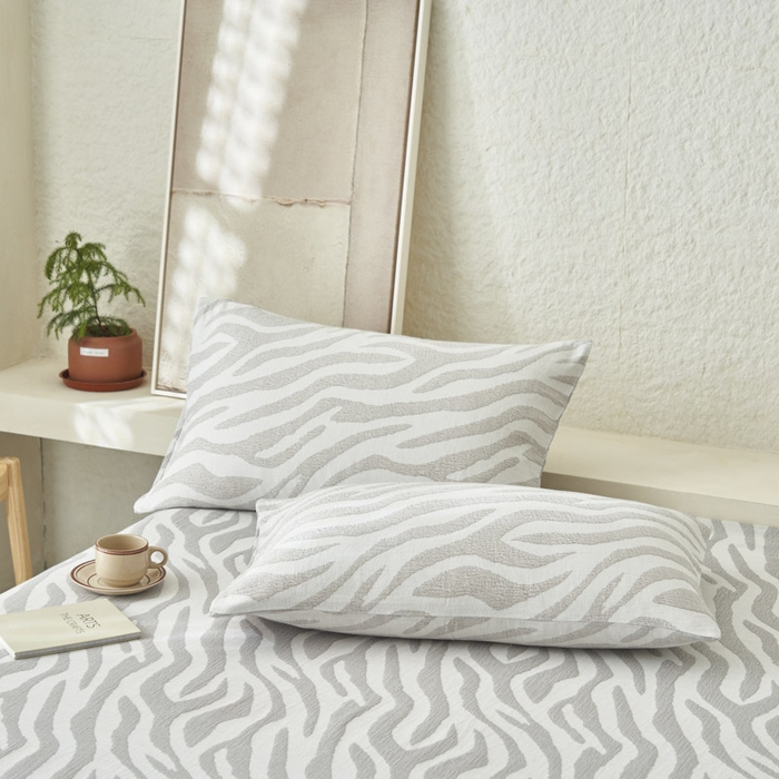 91家纺网 家纺一手货源 找家纺 早晨家纺 2025新款三层纱纯棉提花床单 斑马纹床单-浅灰