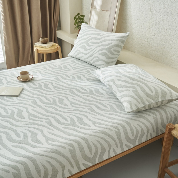 91家纺网 家纺一手货源 找家纺 早晨家纺 2025新款三层纱纯棉提花床笠 斑马纹床笠-浅蓝