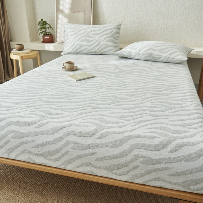 91家纺网 家纺一手货源 找家纺 早晨家纺 2025新款三层纱纯棉提花床笠 斑马纹床笠-浅蓝