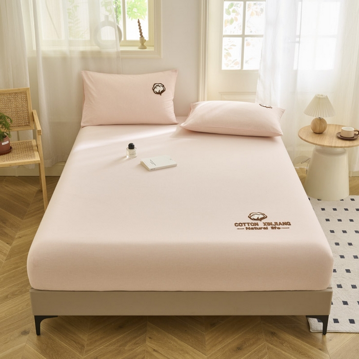 91家纺网 家纺一手货源 找家纺 早晨家纺 2025新款色织纯棉水洗棉毛巾绣床笠 流年床笠-浅粉