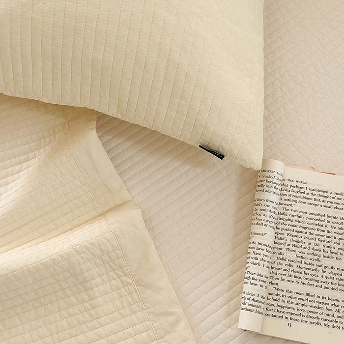 91家纺网 家纺一手货源 找家纺 期遇家居 2025新款60支床盖极简直条绗缝韩国砂洗染色双面全棉纯棉床盖 极简砂洗黄