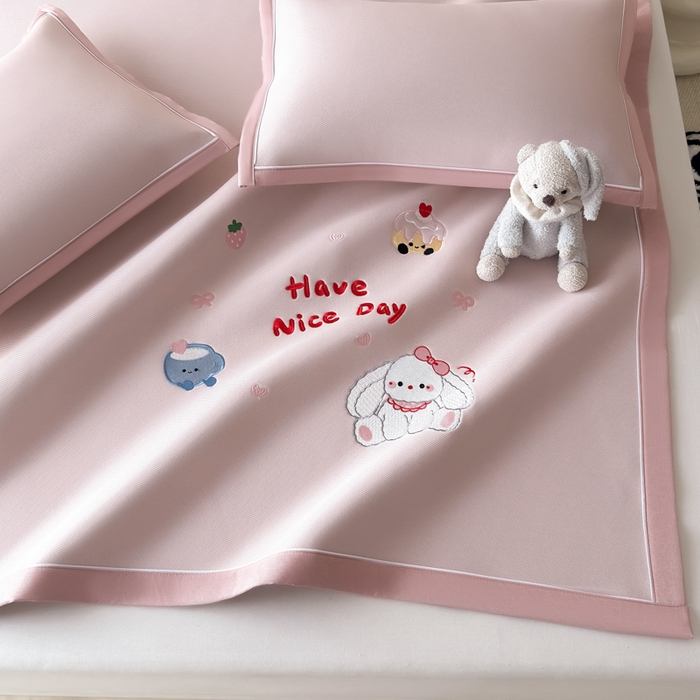 91家纺网 家纺一手货源 找家纺 九花鹿 2025新款凉感PE卡通冰丝席-凉席款 派对小兔