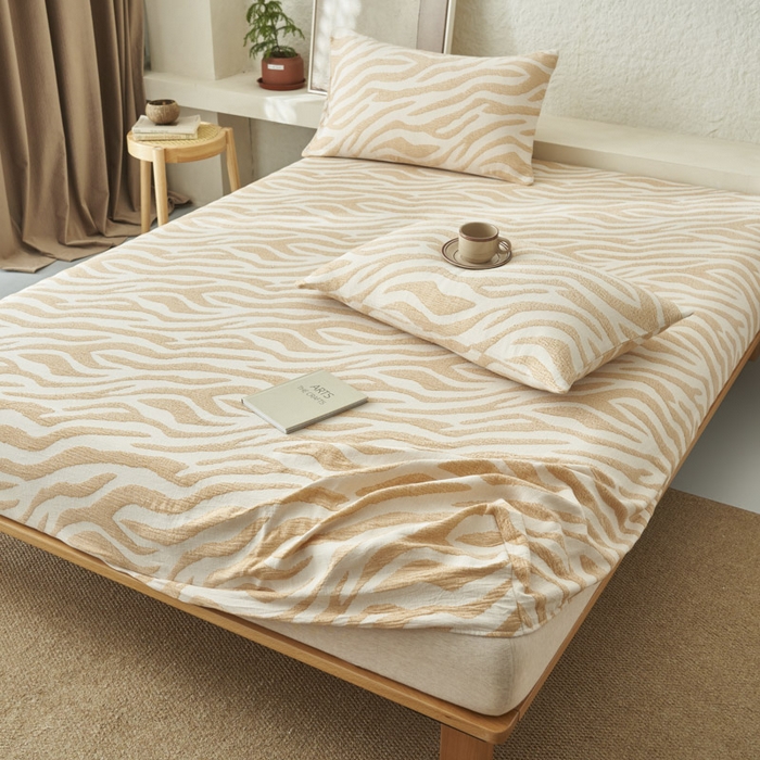 91家纺网 家纺一手货源 找家纺 早晨家纺 2025新款三层纱纯棉提花床笠 斑马纹床笠-驼色