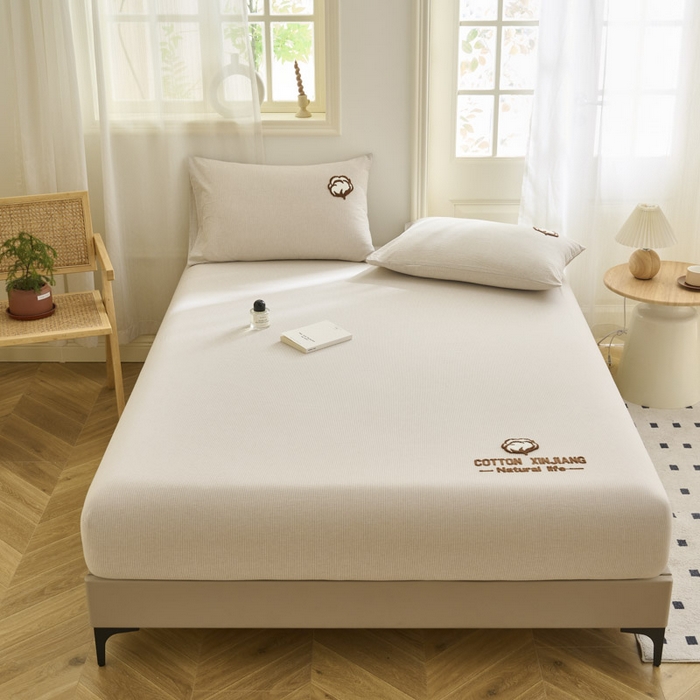 91家纺网 家纺一手货源 找家纺 早晨家纺 2025新款色织纯棉水洗棉毛巾绣床笠 流年床笠-米咖