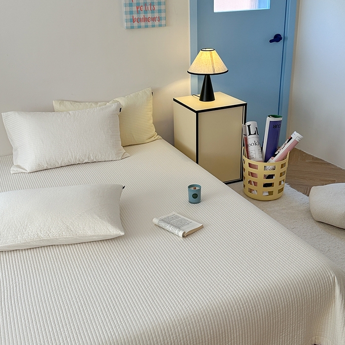 91家纺网 家纺一手货源 找家纺 期遇家居 2025新款60支床盖极简直条绗缝韩国砂洗染色双面全棉纯棉床盖 极简砂洗白