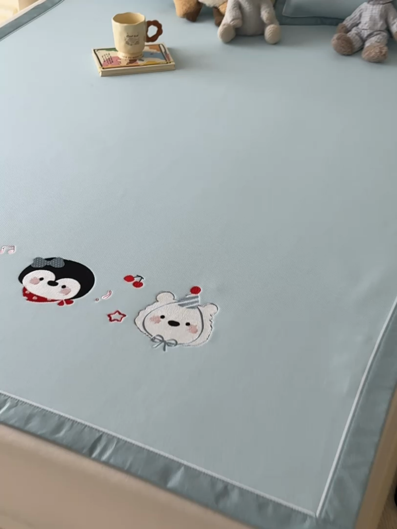 91家纺网 家纺一手货源 找家纺 九花鹿 2025新款凉感PE卡通冰丝席-凉席款 海獭兄弟