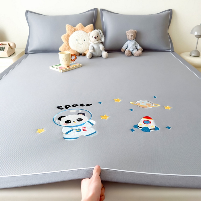 91家纺网 家纺一手货源 找家纺 九花鹿 2025新款凉感PE卡通冰丝席-凉席款 宇航员