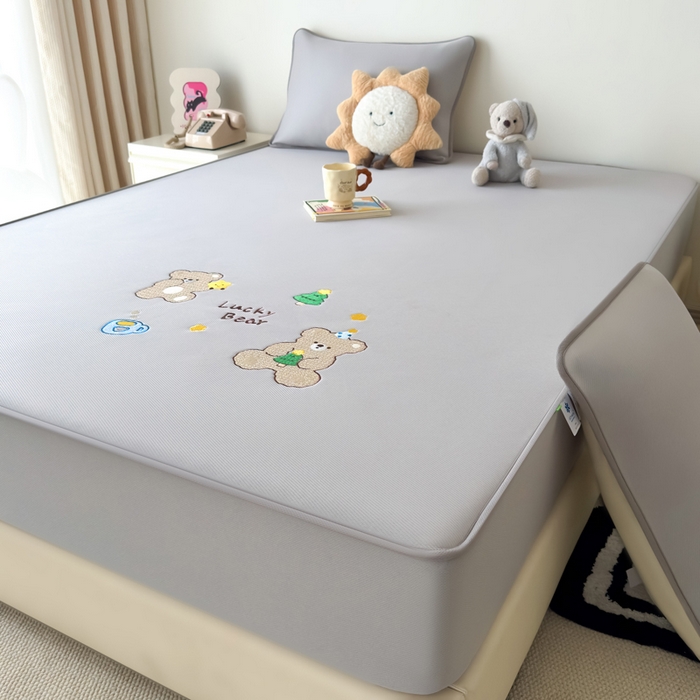 91家纺网 家纺一手货源 找家纺 九花鹿 2025新款凉感PE卡通冰丝席-床笠款 床笠款-幸运熊