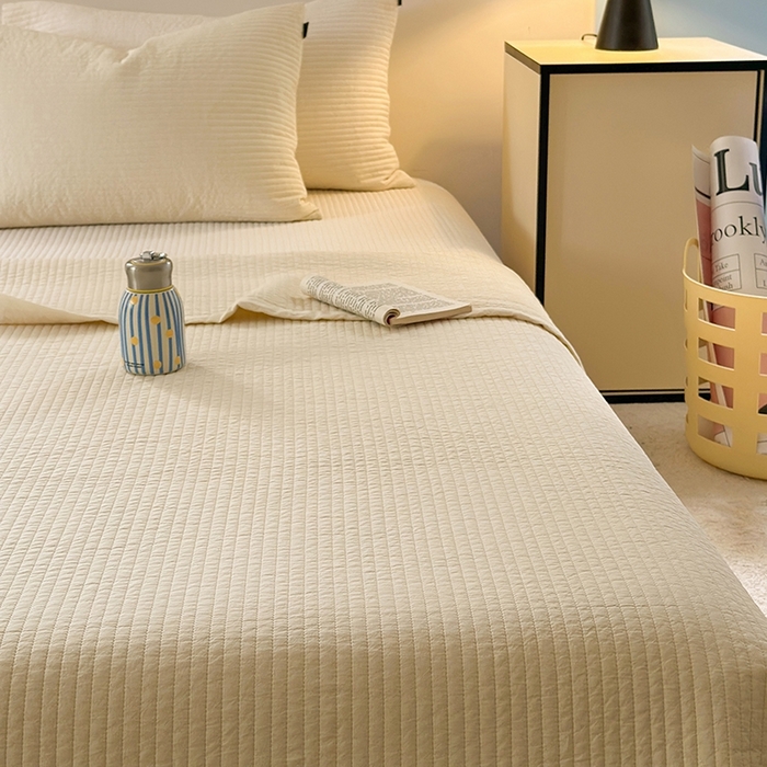 91家纺网 家纺一手货源 找家纺 期遇家居 2025新款60支床盖极简直条绗缝韩国砂洗染色双面全棉纯棉床盖 极简砂洗黄