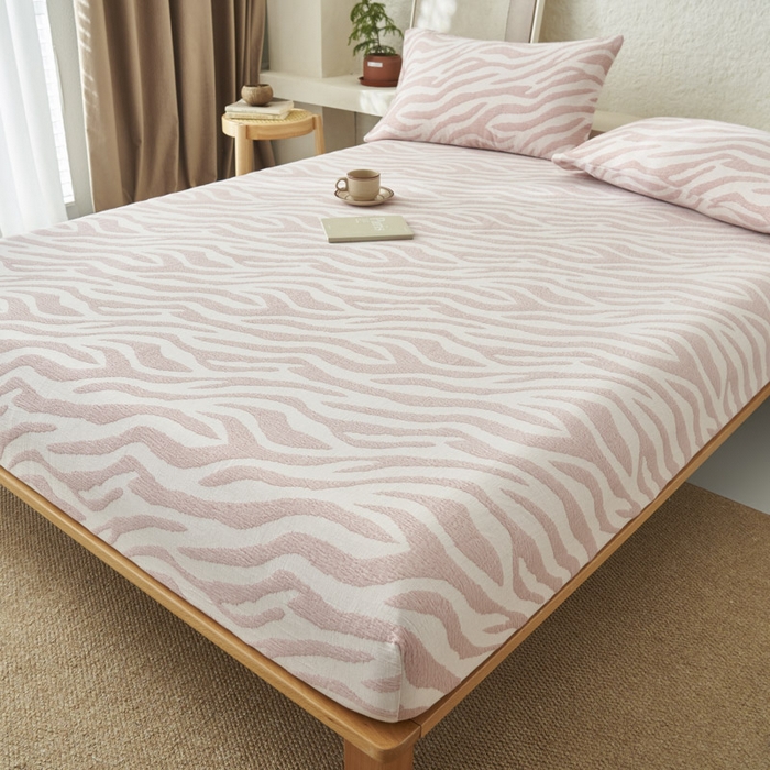 91家纺网 家纺一手货源 找家纺 早晨家纺 2025新款三层纱纯棉提花床笠 斑马纹床笠-豆沙