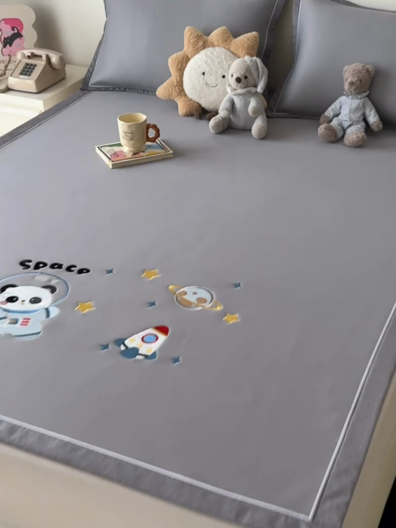 91家纺网 家纺一手货源 找家纺 九花鹿 2025新款凉感PE卡通冰丝席-凉席款 宇航员