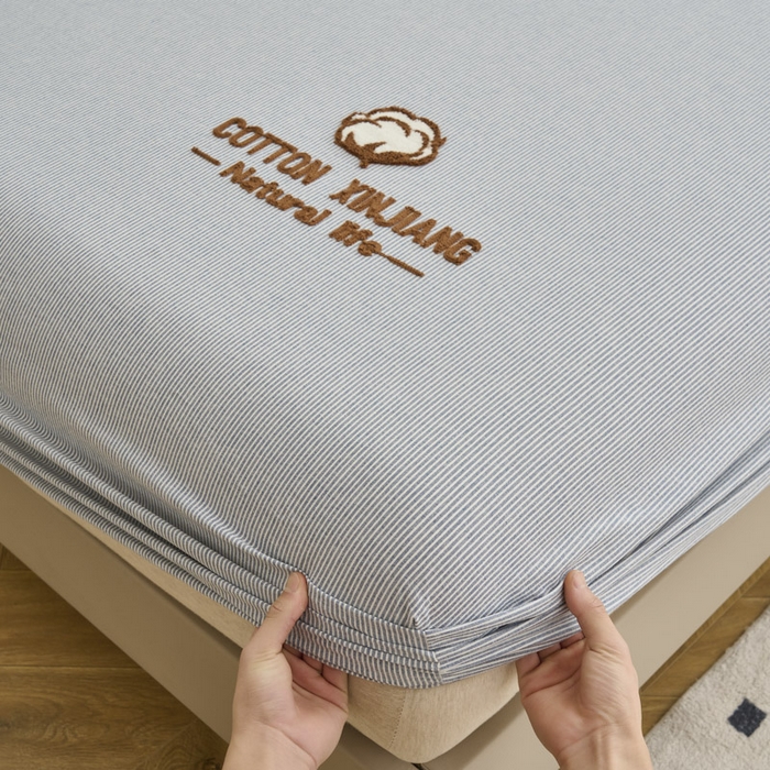 91家纺网 家纺一手货源 找家纺 早晨家纺 2025新款色织纯棉水洗棉毛巾绣床笠 流年床笠-深兰