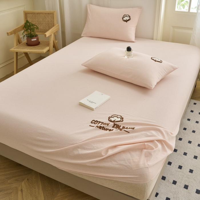 91家纺网 家纺一手货源 找家纺 早晨家纺 2025新款色织纯棉水洗棉毛巾绣床笠 流年床笠-浅粉