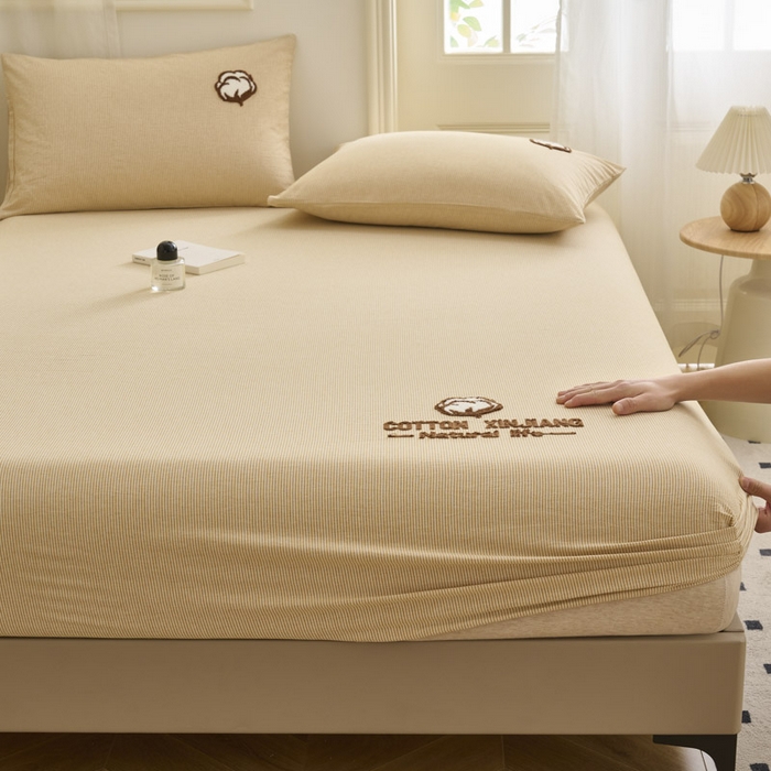 91家纺网 家纺一手货源 找家纺 早晨家纺 2025新款色织纯棉水洗棉毛巾绣床笠 流年床笠-姜黄